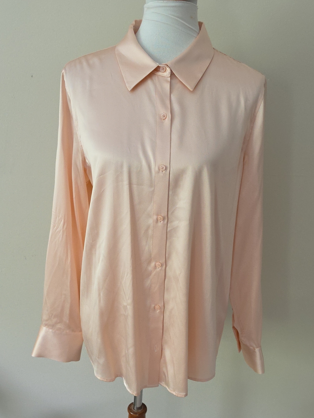Antonio Melani Women's Classic Button-Up Shirt - Light Peach Brand New